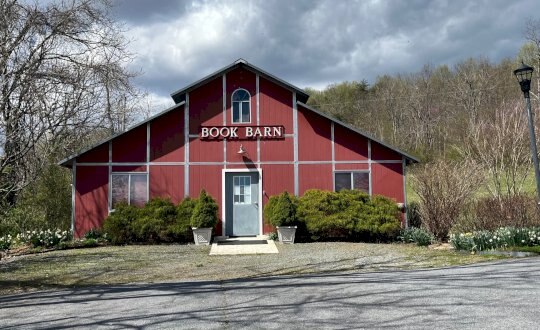 A red barn with BOOK BARN lettered above the door.